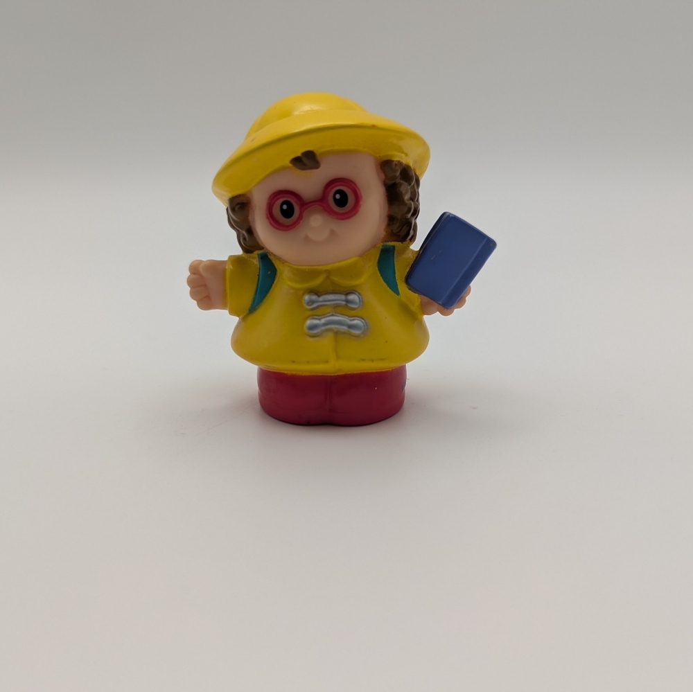 Vintage Fisher-Price Little People 2005 Maggie Yellow Raincoat Red Glasses Book‎